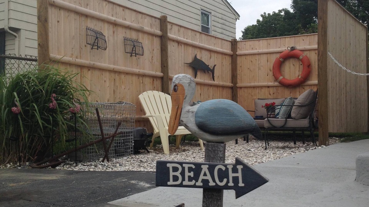 Newport East Apartment | Cozy Beach Apartment, private entrance and parking spot .