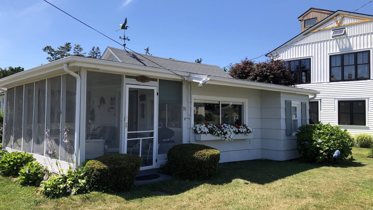 Westbrook Center Cottage | Cozy beach cottage. Less than a 2minute walk to the beach.
