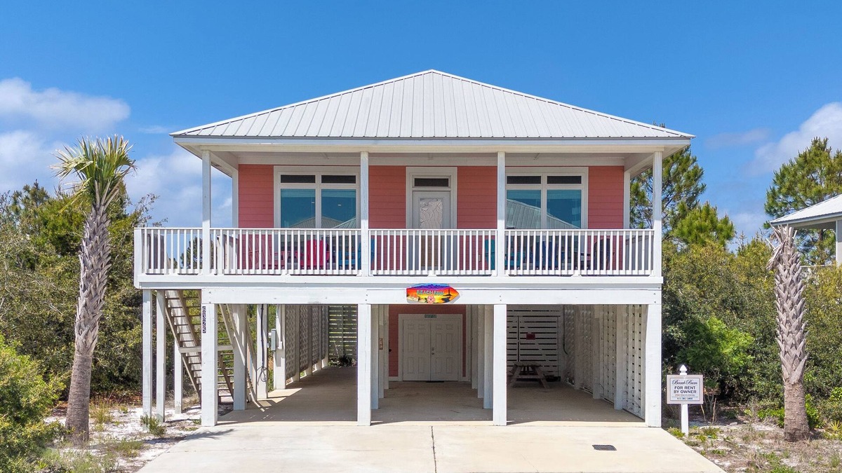 Morgantown House | Cozy Beach Cottage Commercial Ice Machine 5 star reviews for 8 years!
