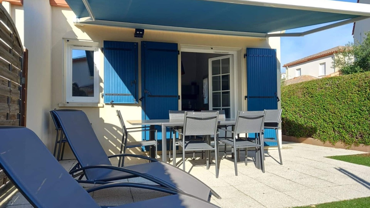 Bretignolles-sur-Mer House | Cozy Beachside House with Pool Access, 150m to Beach, Summer Fun, WiFi Included