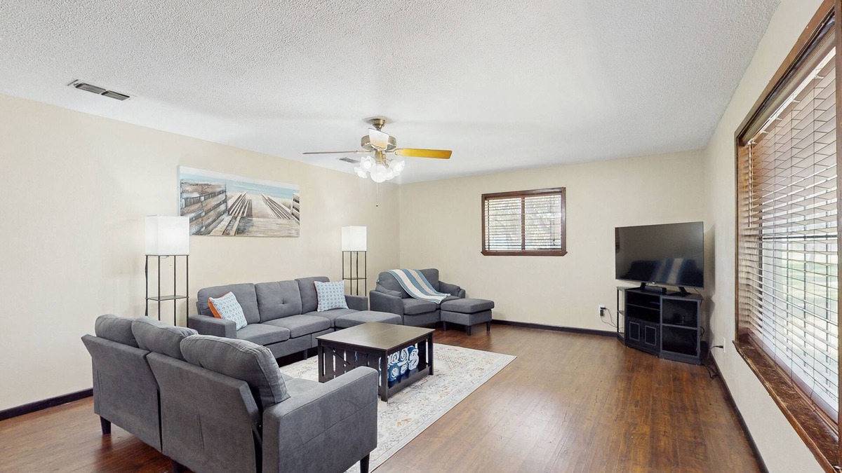Fulton House | Cozy beach home with main house and studio, WIFI, full kitchen and large patio