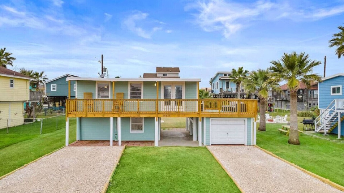 Jamaica Beach House | Cozy Beach House w/Fire Pit, Deck & Game Room