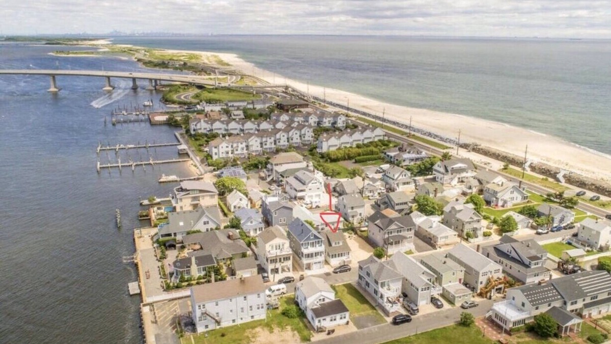 Fort Hancock House | Cozy beach house with yard and parking