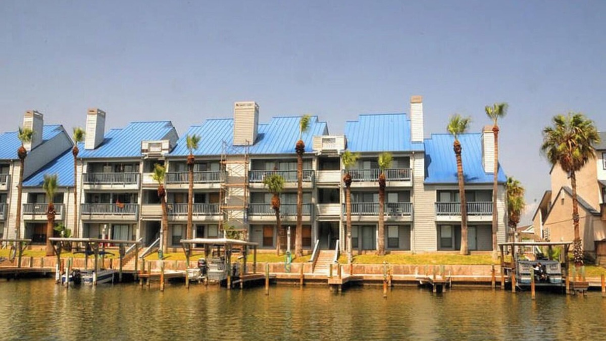 Corpus Christi Condo | Cozy Beach Retreat with Canal Access!