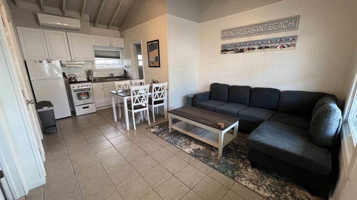 Point Pleasant Beach Condo | Cozy Beach Getaway 2 BR 1BA, with Parking Spot!