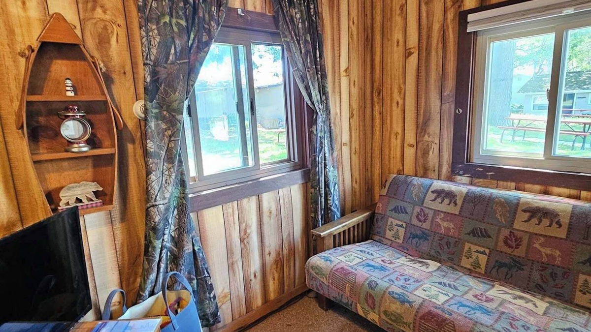 Oscoda Cottage | Cozy Beachcomber Cottage on Great Lake Huron