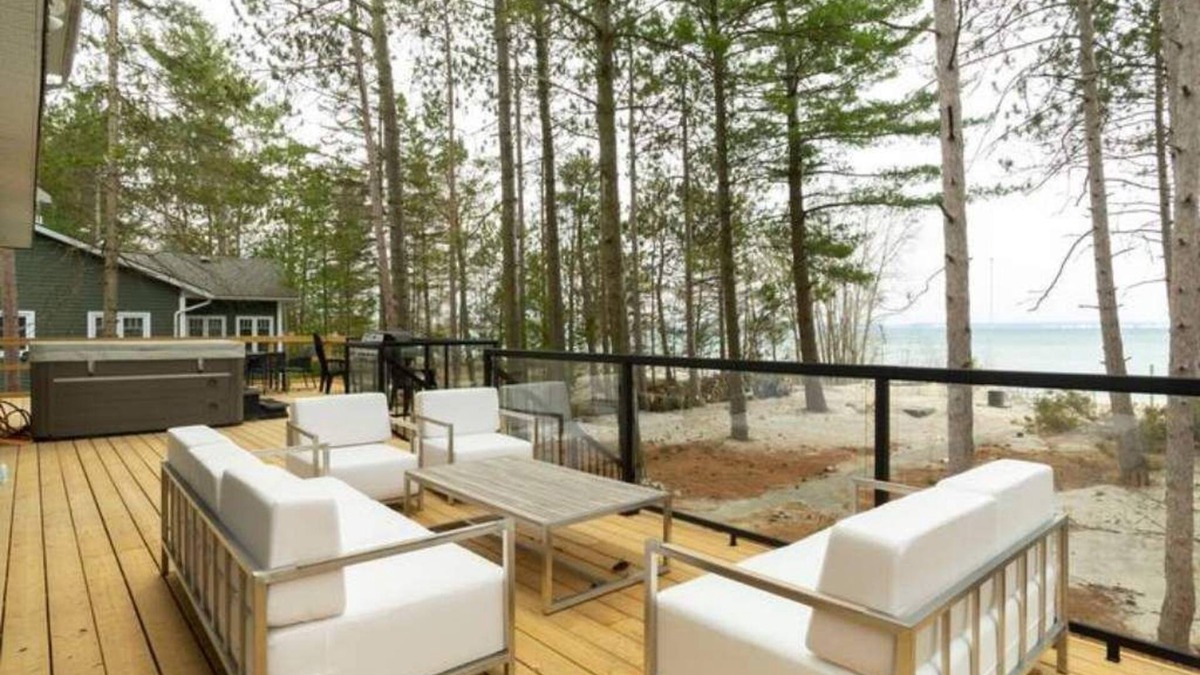 Wymbolwood Beach Cottage | Cozy Beachfront Cottage: Private Beach, Hot Tub