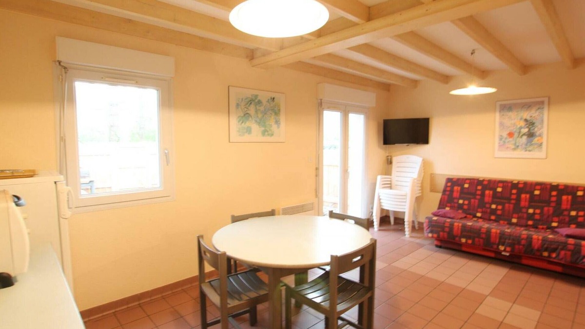 Omonville-la-Rogue Cottage | Cozy Beachside Cottage with Terrace, BBQ, and Parking - Pet Friendly!