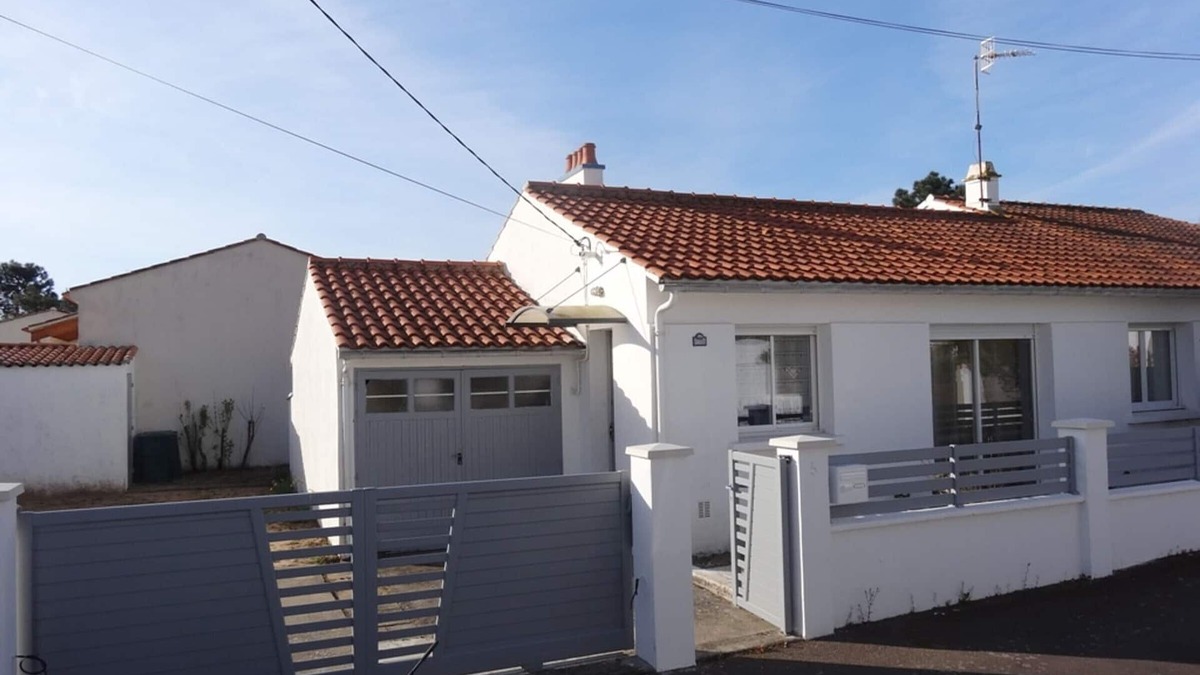 La Faute-sur-Mer House | Cozy Beachside Villa with Enclosed Garden, Near Town Center - La Faute-sur-Mer