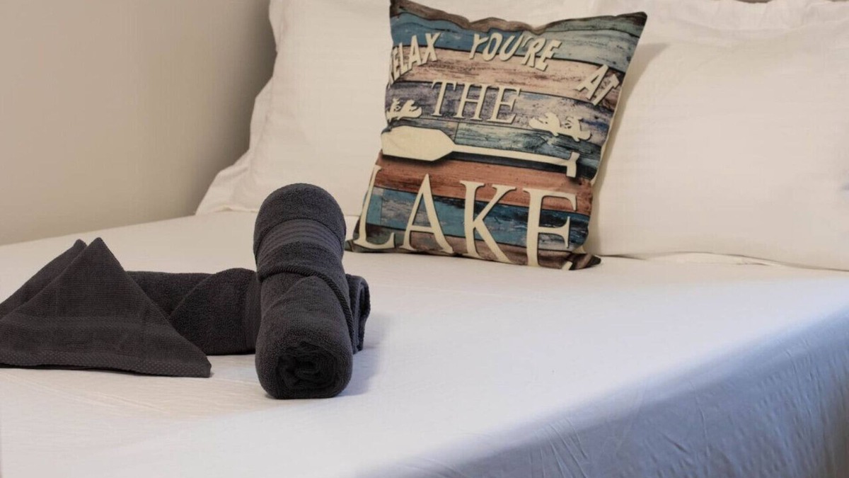 Balm Beach Cottage | Cozy Beachside Getaway – Steps from Balm Beach!