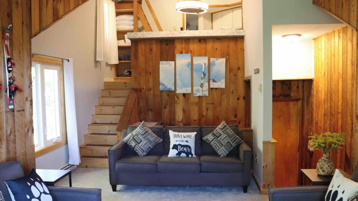 Campton Condo | Cozy Bear Mountain View Getaway