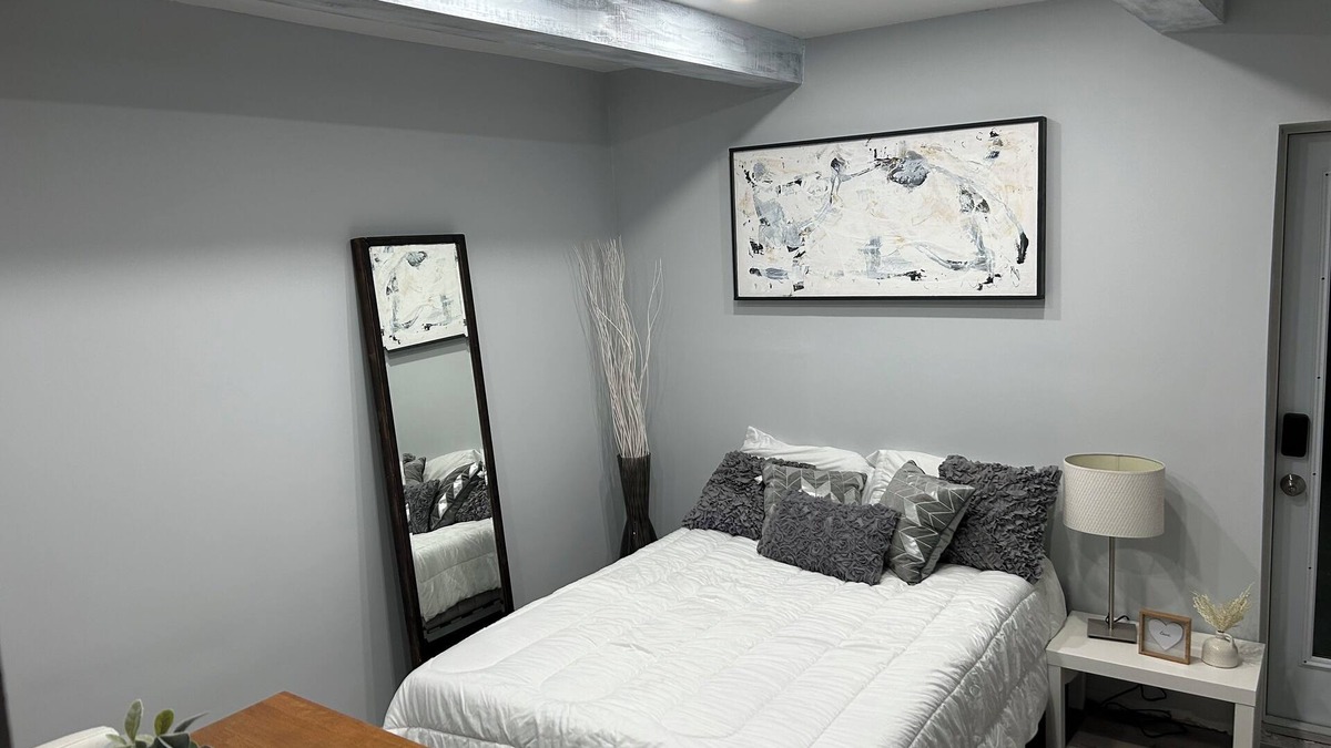 Coral Way Apartment | Cozy beautiful budget-friendly studio!