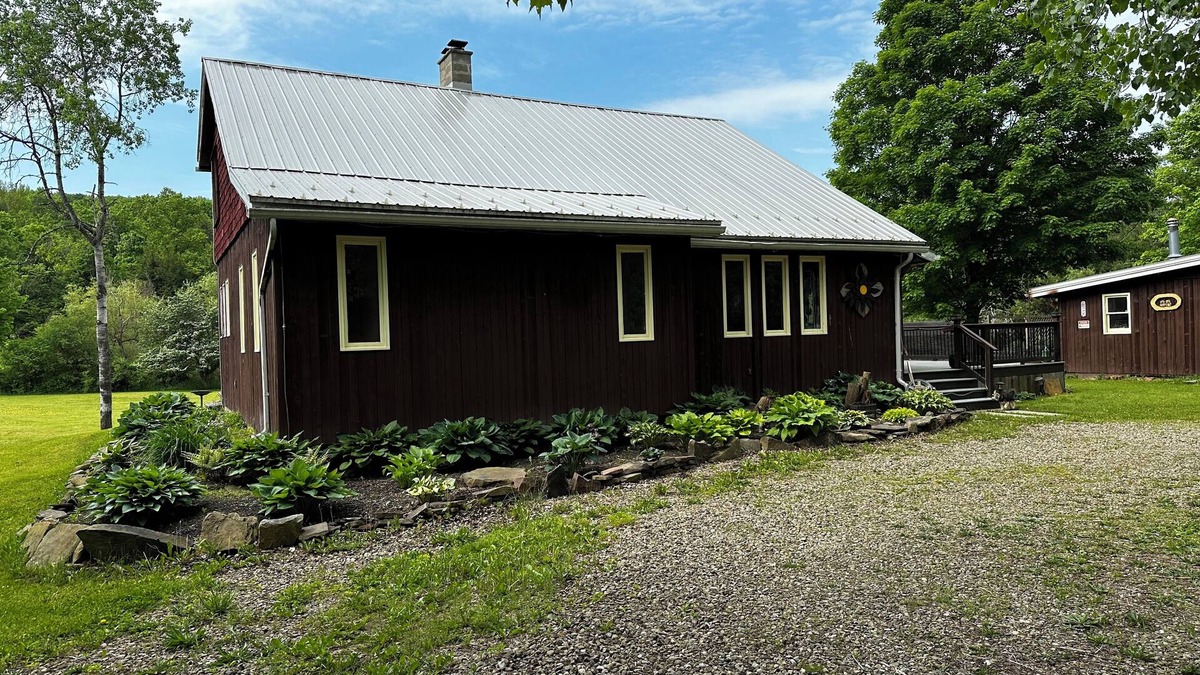 Scio House | Cozy Beautiful cottage home, w/hot tub and pet friendly