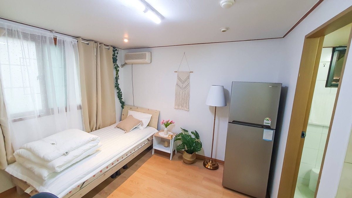 Seowon-dong House | Cozy & beautiful house 4-minutes walk from Sadang station