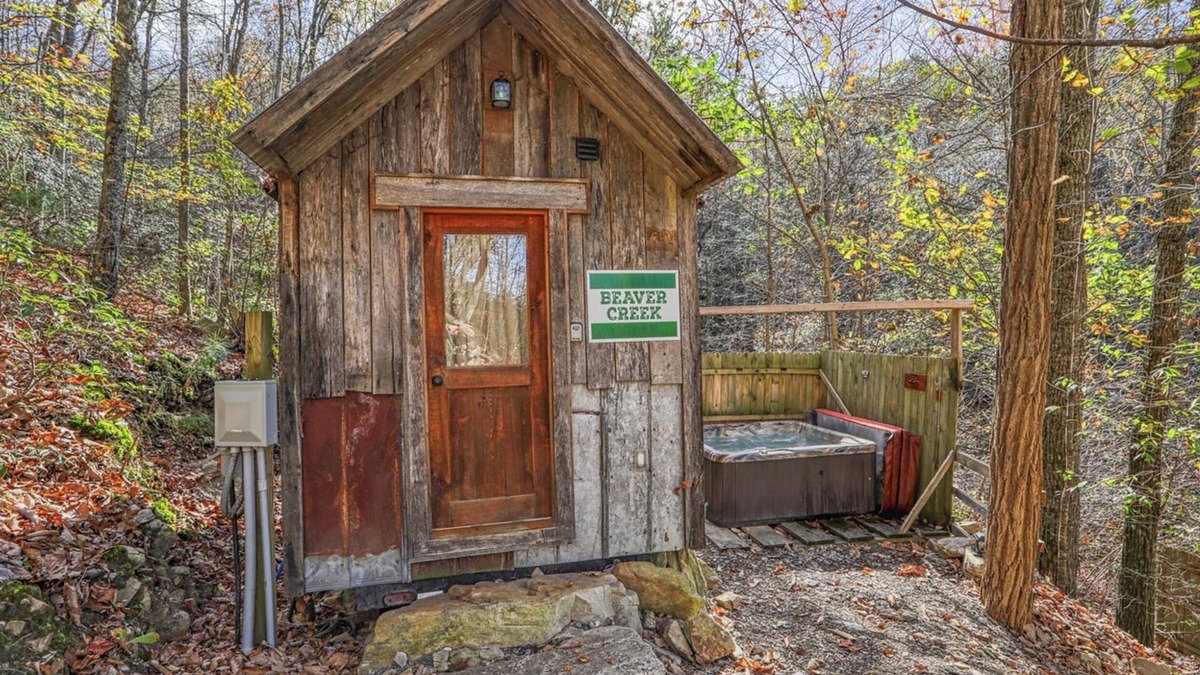 Newport Cabin | Cozy Beavercreek Cabin Retreat – Smoky Mountain Serenity Awaits!