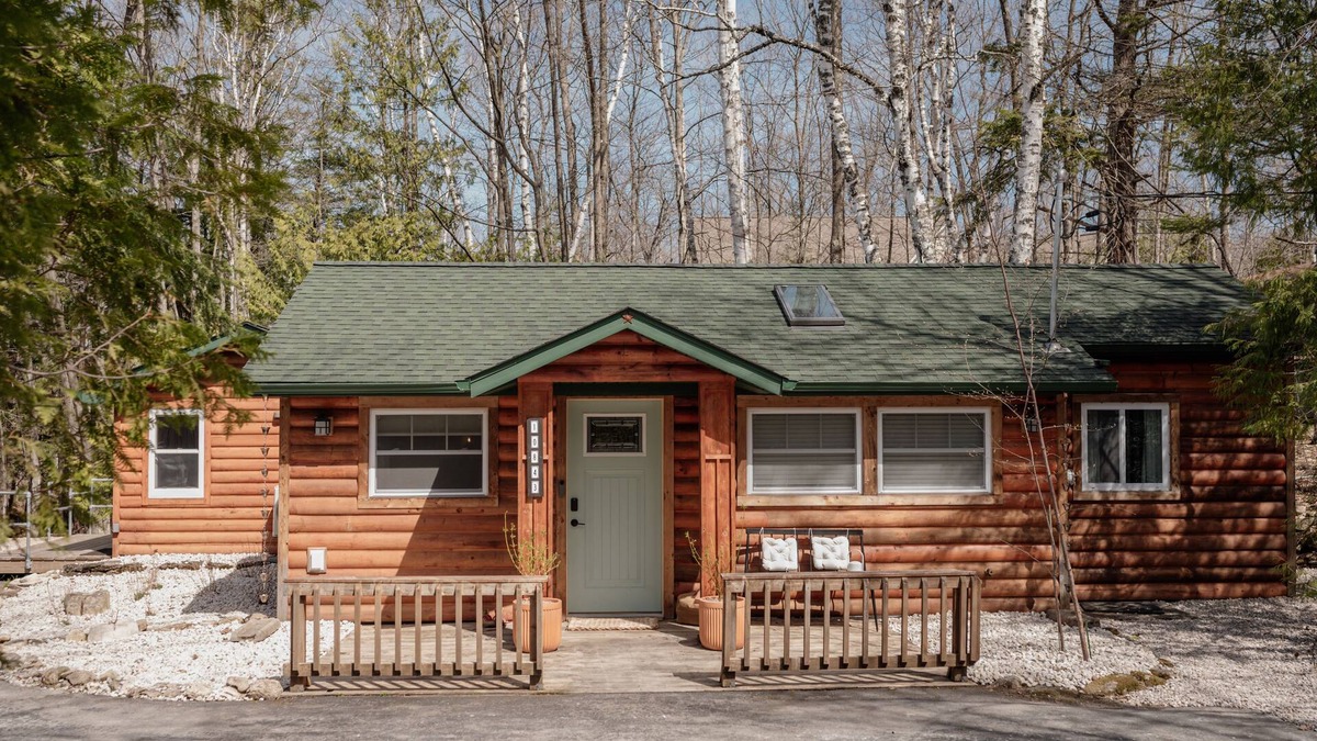 Sister Bay Cabin | Cozy Birch Cabin Retreat - mins to SisterBay Marina