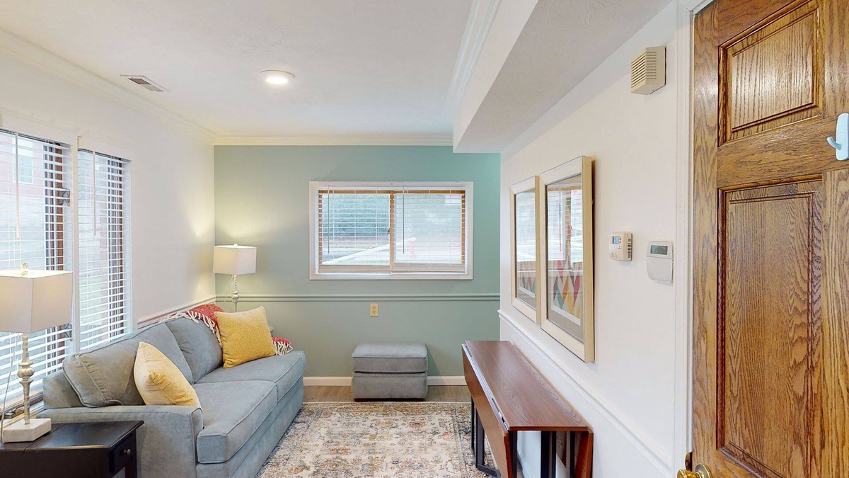 Bloomington House | Cozy Bloomington IU Campus Getaway for 2!