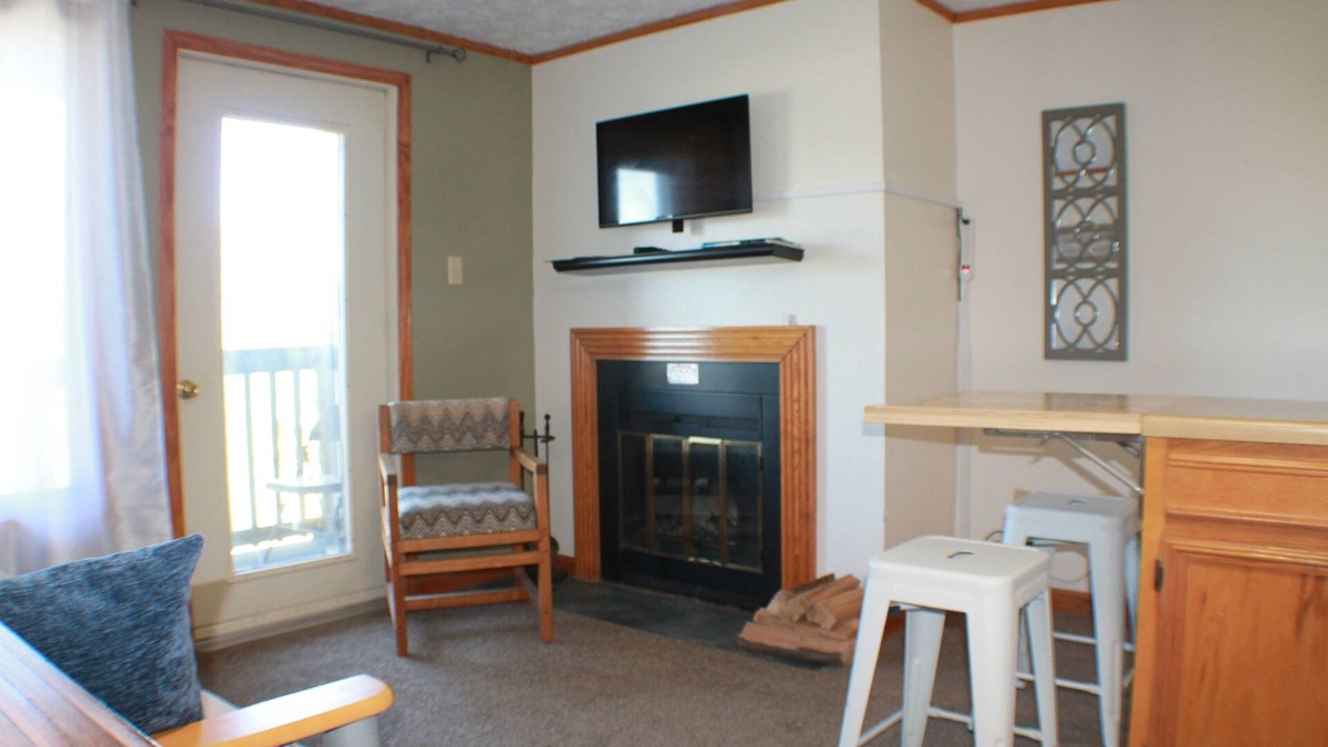 Claysburg Condo | Cozy Blue Knob Ski Condo Mountain Getaway 1 bedroom
