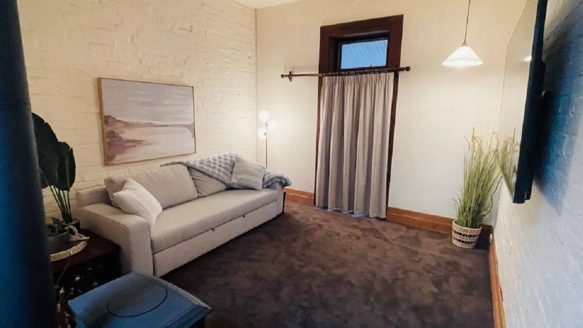 Norwood House | Cozy Bluestone House in Norwood – Perfect for Families and Their Pets