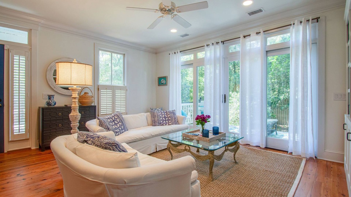Olde Town House | Cozy Bluffton Cottage in Old Town.