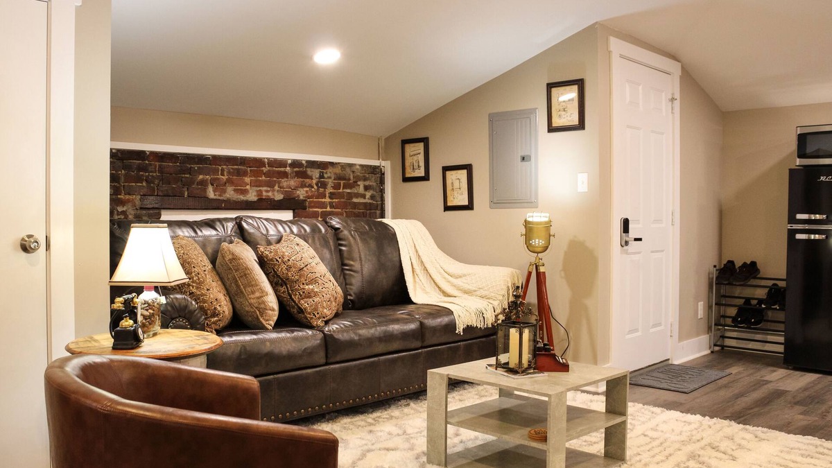 Butchertown Apartment | Cozy Bourbon Speakeasy Themed Loft - Minutes from Downtown!