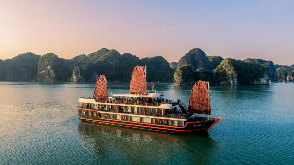 Cat Hai Boat Rental | Cozy Boutique Cruise