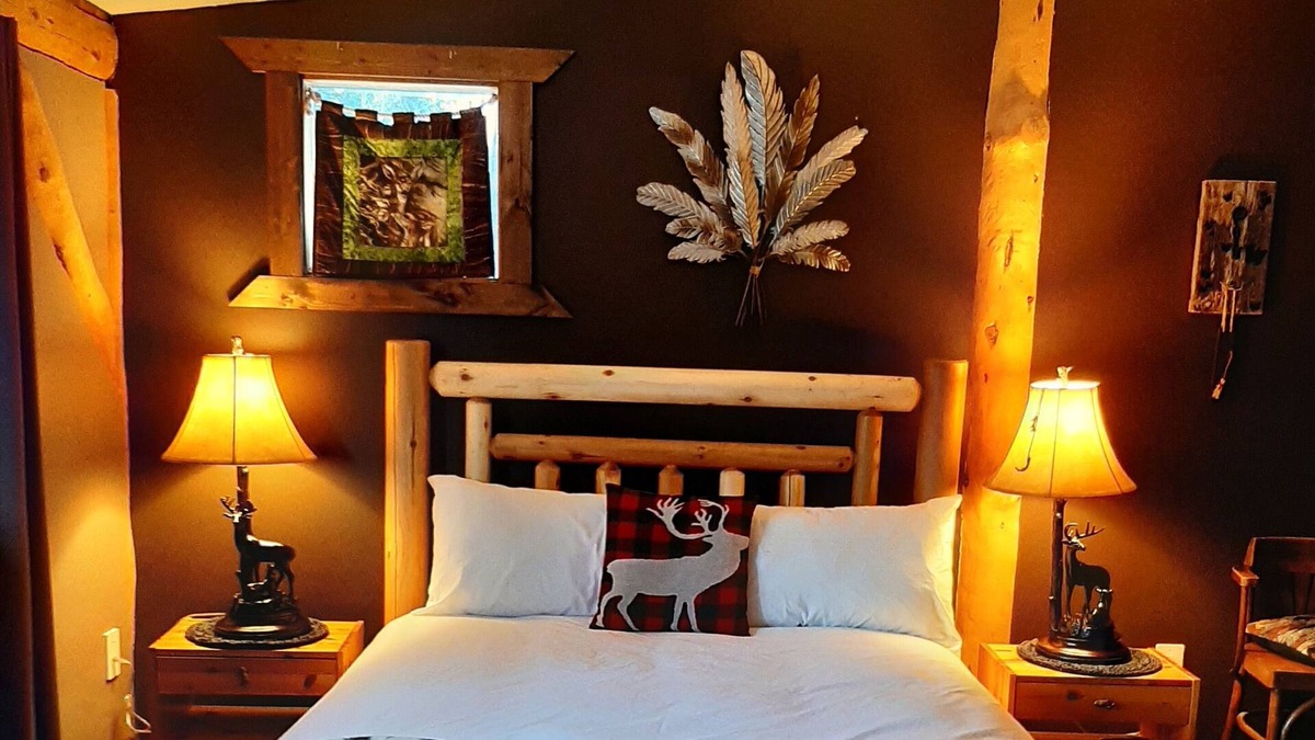 Dease Lake Cabin | Cozy Boutique Lodge Acommodations!