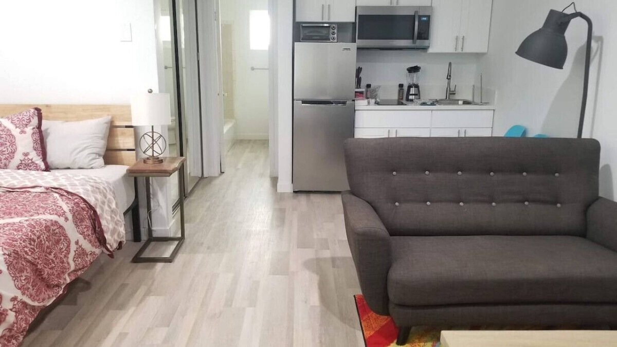 Marina Peninsula Apartment | Cozy & Bright Beach Studio w/Parking Steps 2 Sand!