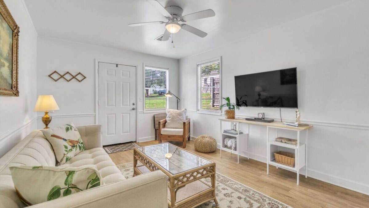 Travelers Rest House | Cozy, Bright Suite w/King Bed