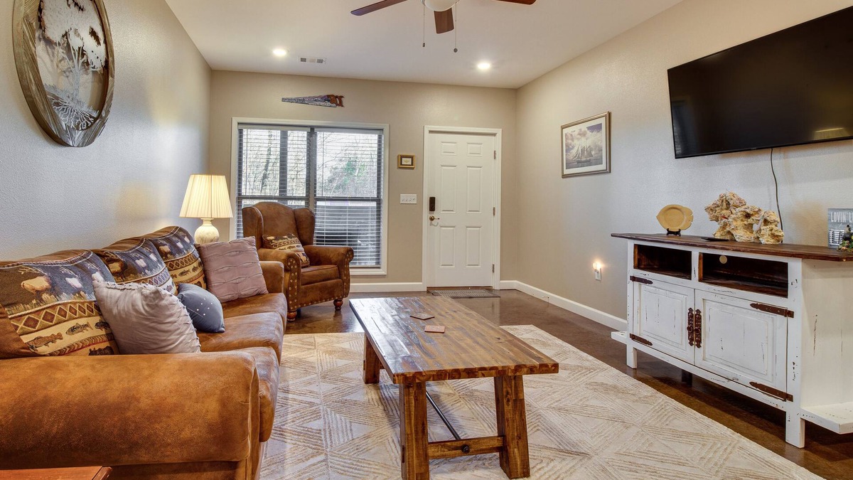 Bull Shoals Condo | Cozy Bull Shoals Condo Getaway ~ 1 Mi to Lake!