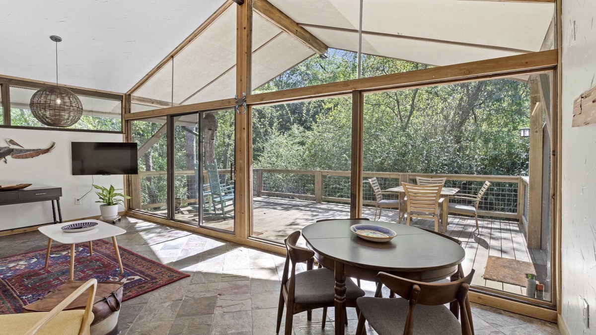 Ocean Springs House | Cozy bungalow half a mile to East Beach - Pet Friendly