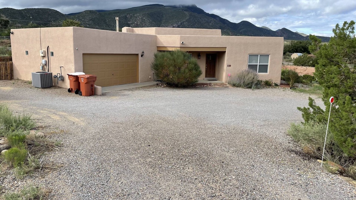 Placitas House | Cozy Bungalow -Historic Village Placitas, NM, 19 mi - 25 min to Balloon Festival