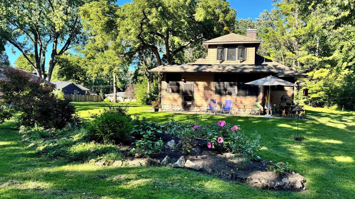 White Bear Lake House | Cozy bungalow in beautiful White Bear Lake.