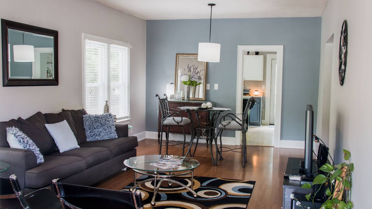 Evansville House | Cozy Bungalow in a nice friendly neighborhood