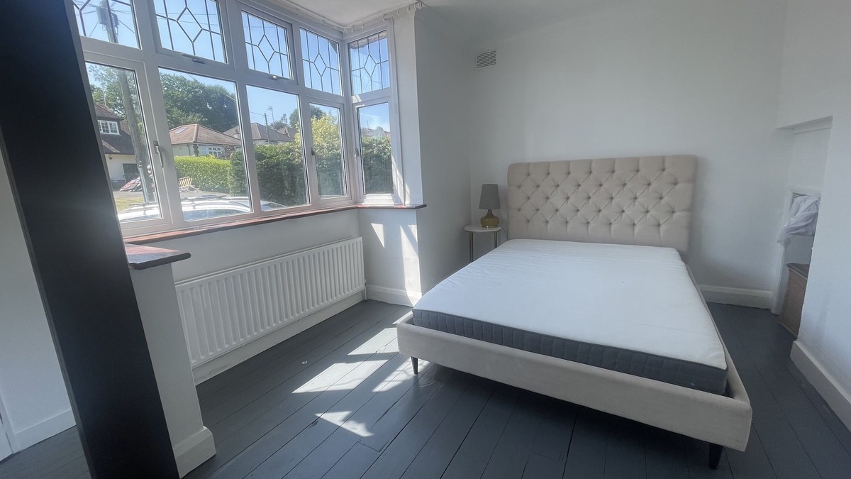 Waltham Cross House | Cozy bungalow in great location