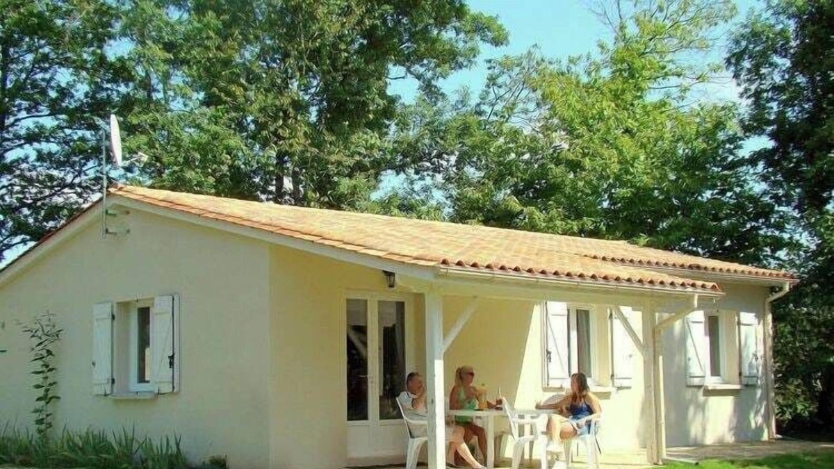 Brossac House | Cozy bungalow in the authentic French countryside