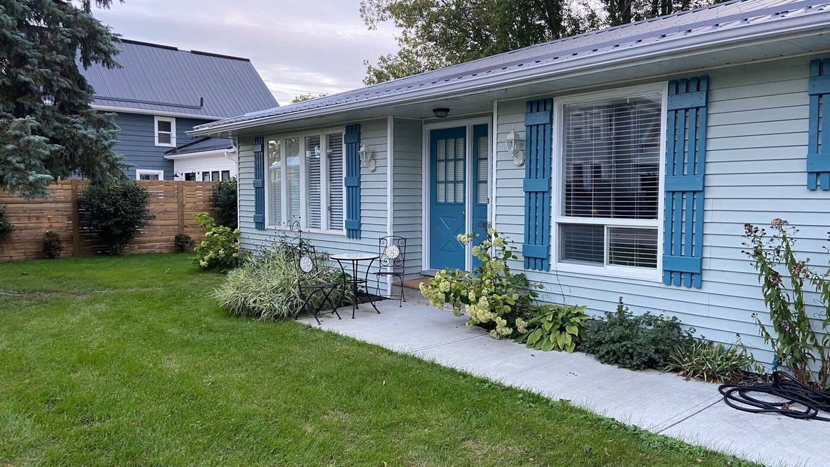 Wellington House | Cozy Bungalow in the Heart of Wellington ON