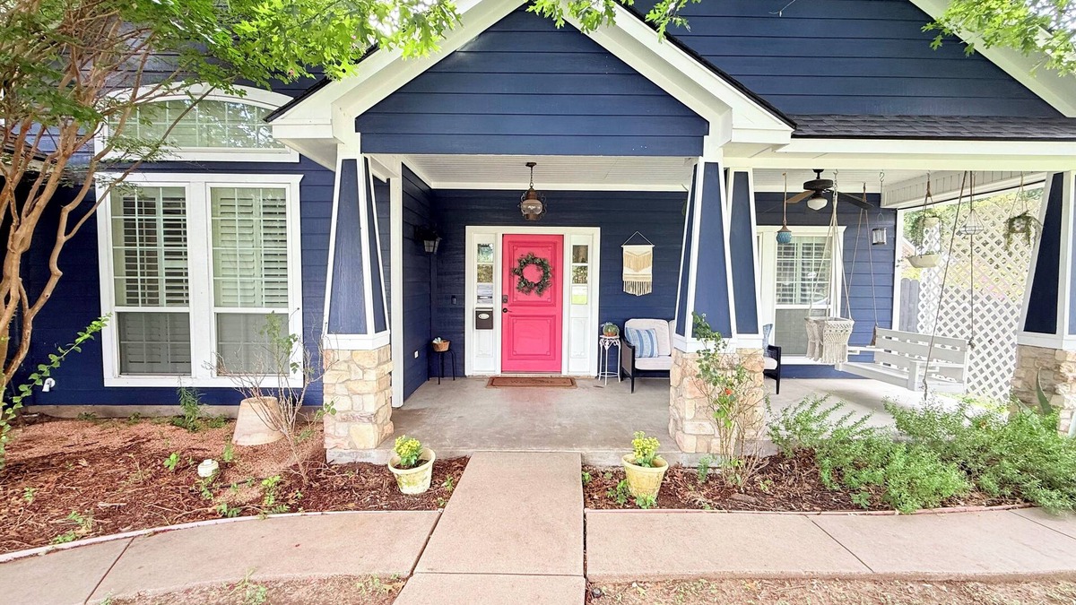 Lancaster House | Cozy Bungalow Near Downtown - Pool, Fire Pit, Custom Loft, Family Friendly