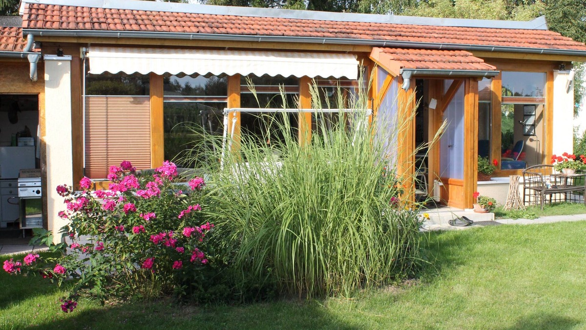 Klocksdorf House | Cozy bungalow on the lake with garden and terrace ideal for people and animals.