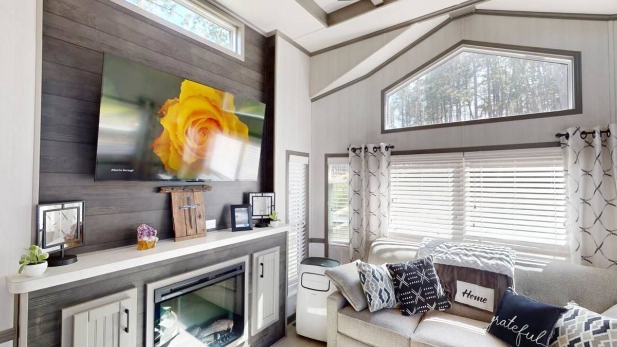 Hill City House | Cozy Bungalow with Hot Tub near Mt Rushmore & Custer State Park