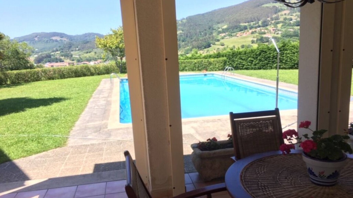 Ampuero House | Cozy Bungalow with poolside porch and beautiful views