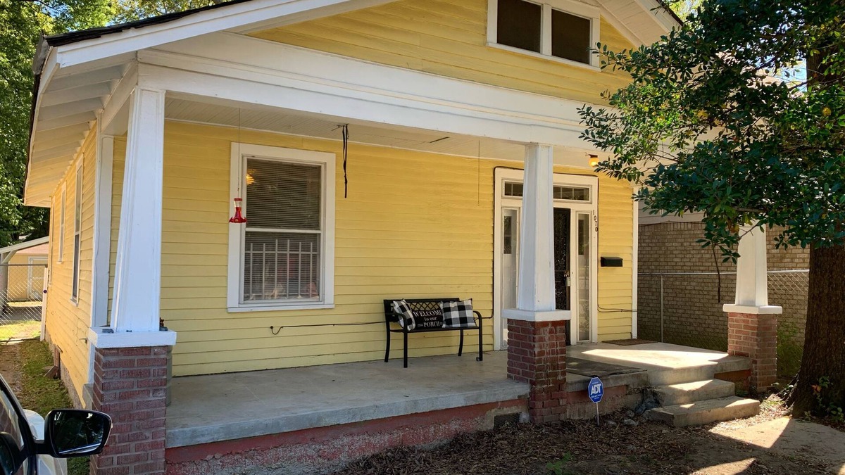 Cooper-Young Historic District House | "Cozy Bungalow with Serene Fenced Yard - Stroll to Top Restaurants/Bars!nn