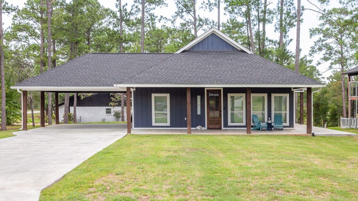 Brookeland House | Cozy bunk house minutes from boat ramp