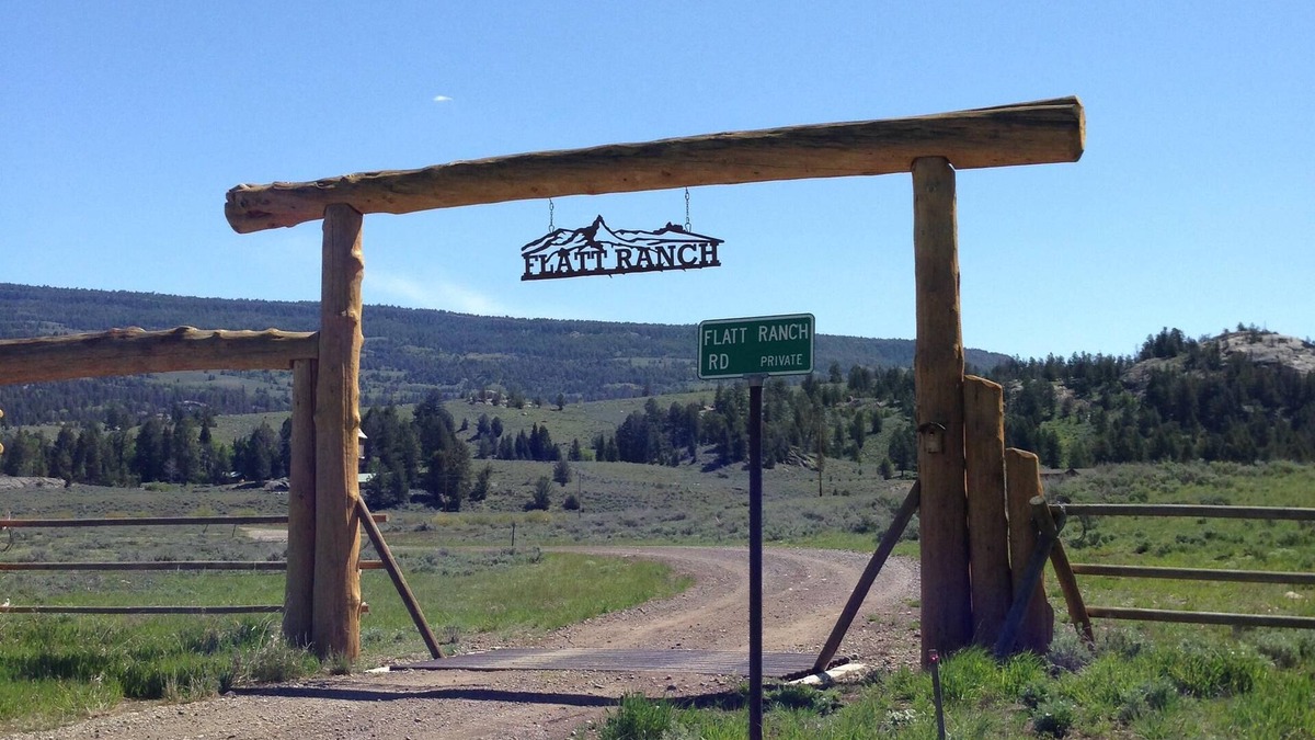 Cody Cabin | Cozy, Bunkhouse Room For Two in Owners Cabin with Outdoor Kitchen