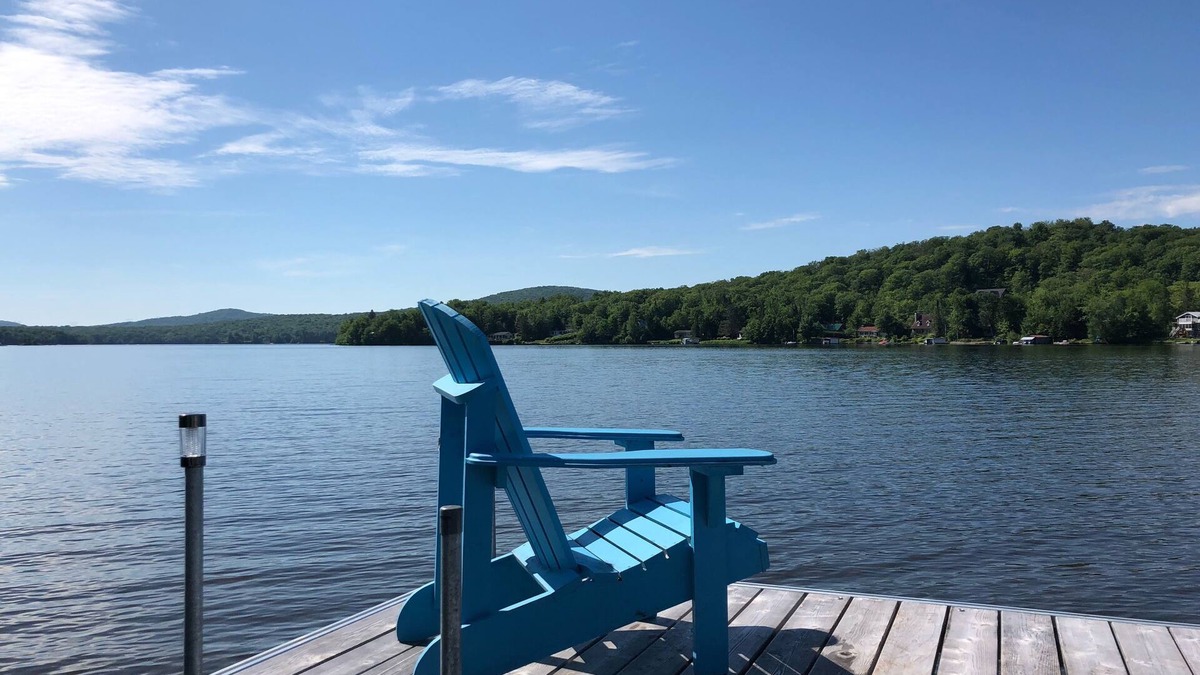 Saint-Raymond Ski Chalet | Cozy by the lake Sept-Iles