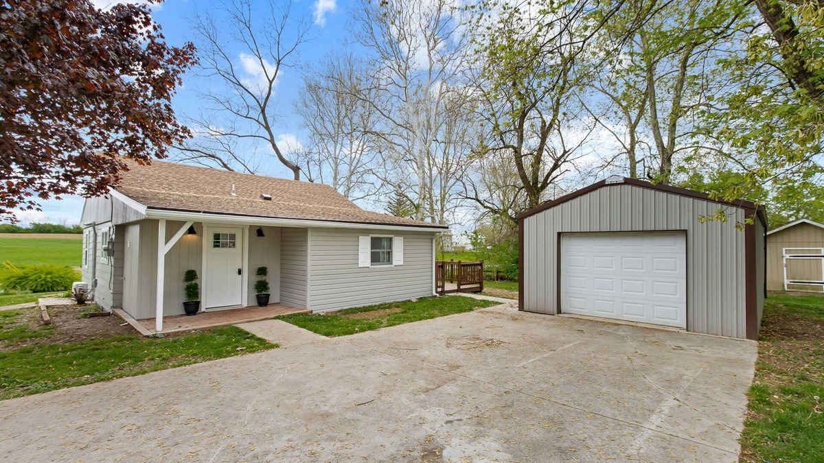 Womelsdorf Cabin | Cozy Cabin/2 queen beds/Loft - 2 beds/Country Side - Central location