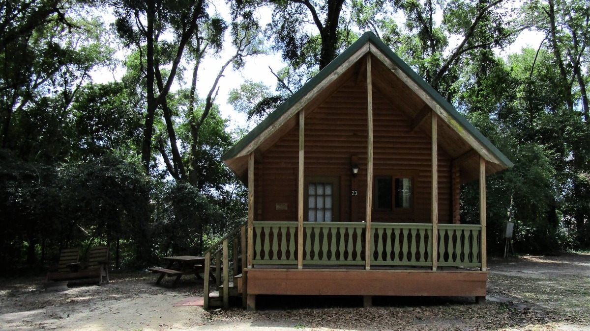 Mayo Cabin | Cozy cabin 23 with Wi-Fi, AC, fitness room in charming Mayo