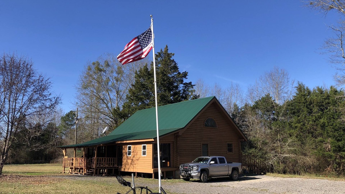 Moundville Cabin | Cozy Cabin 25 minutes from UofA!