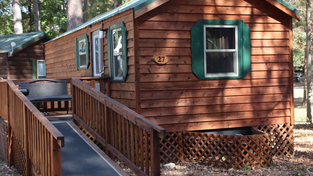 Holladay Cottage | Cozy Cabin #27 walking distance to KY Lake and GREAT fishing - Camden TN.