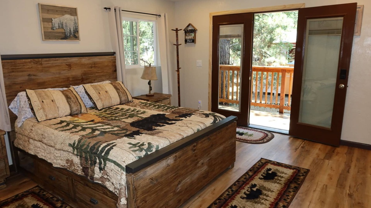 Sugarloaf Cabin | Cozy Cabin, 4 Beds-Dog friendly-15min Drive to to Ski Resort, Fenced yard